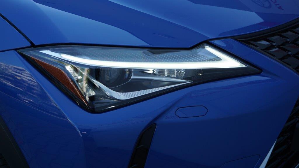 #128522; Lexus UX