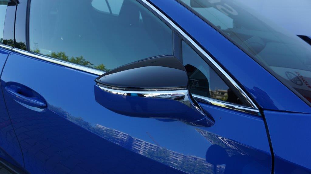 #128522; Lexus UX