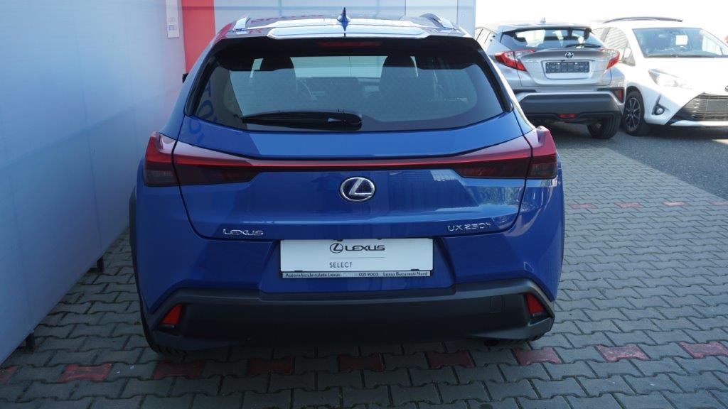 #128522; Lexus UX