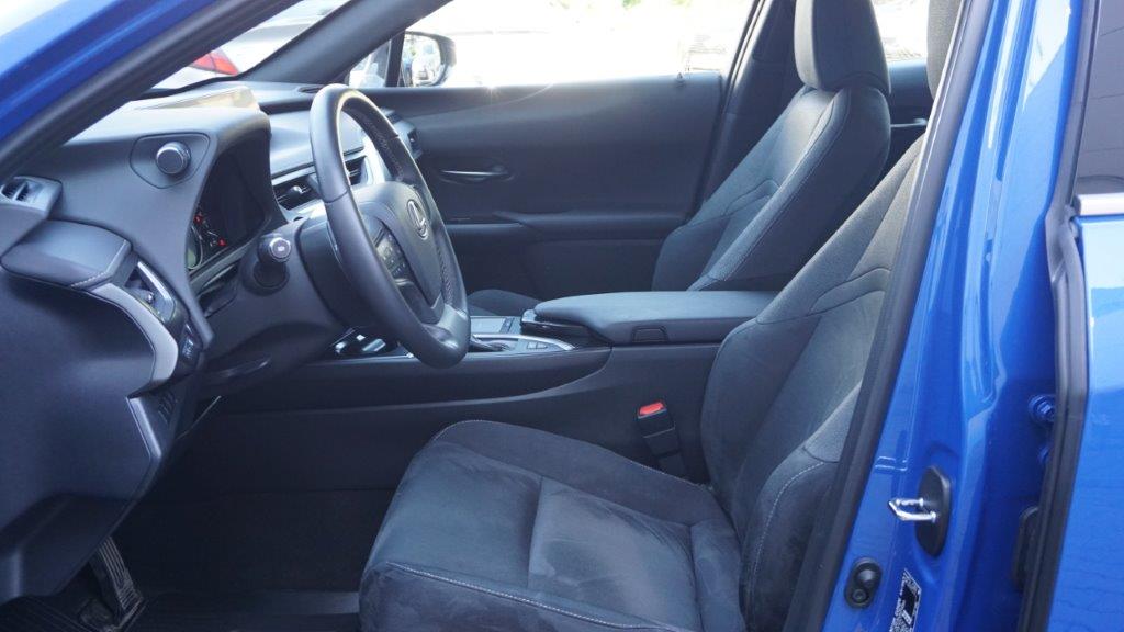 #128522; Lexus UX