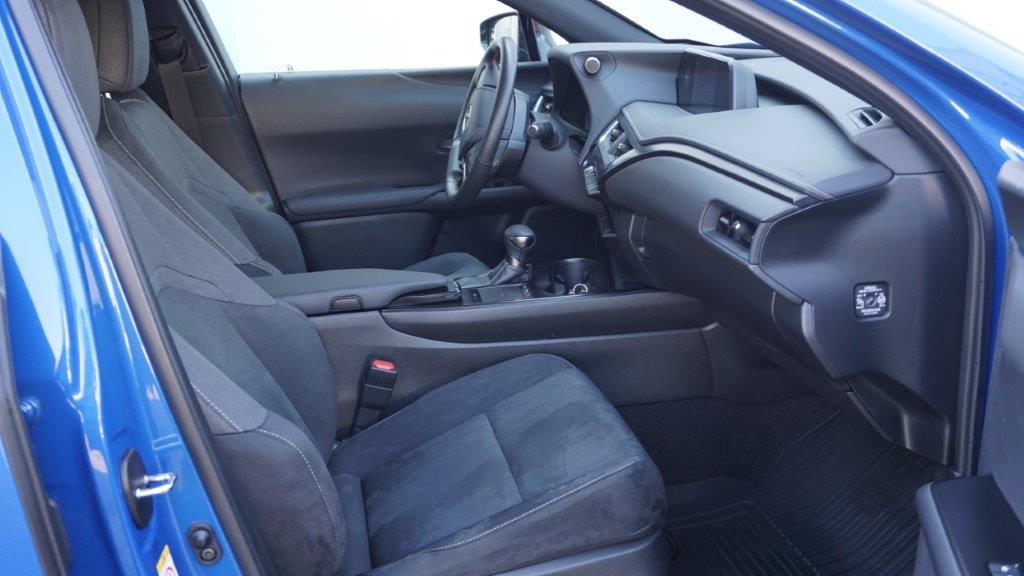 #128522; Lexus UX